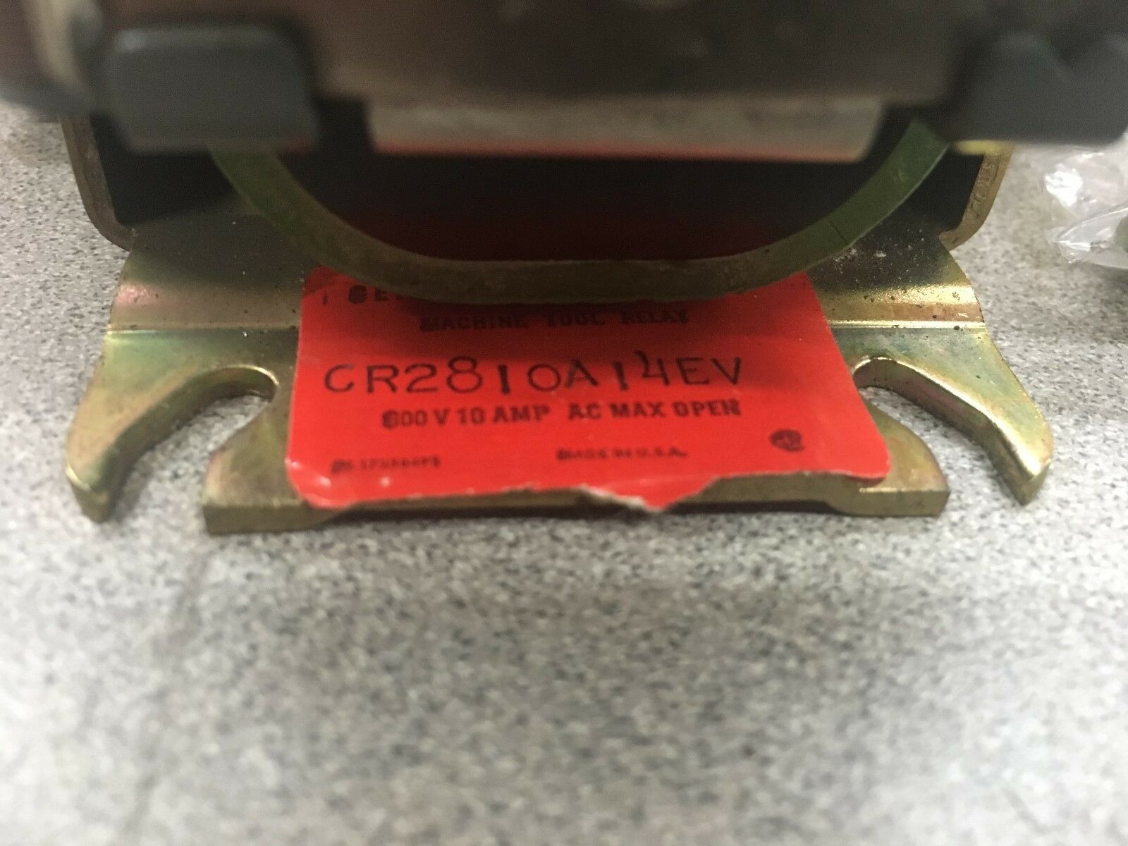 NEW NO BOX GENERAL ELECTRIC RELAY CR2810A14EV