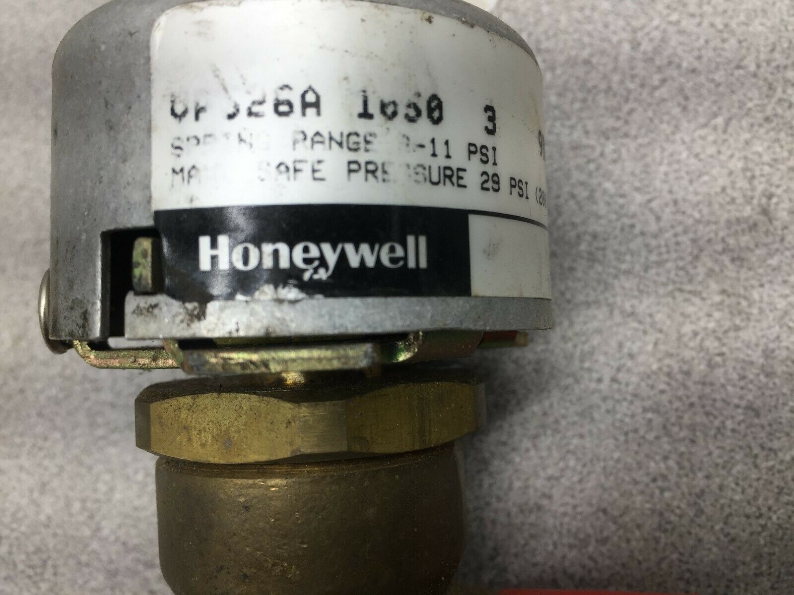 NEW NO BOX HONEYWELL 3-WAY PNEUMATIC 1/2" OD HIGH PRESSURE WATER VP526A1050