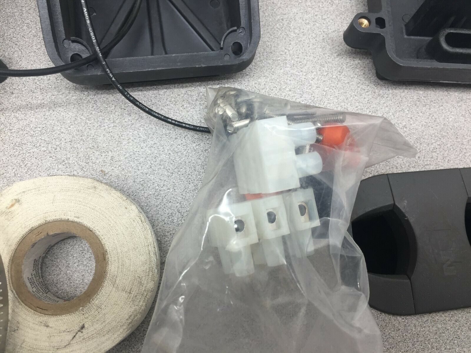 NEW IN BOX CHROMALOX SPLICE AND TEE END SEAL WITH LED INDICATOR LIGHT RTST-SL1 E