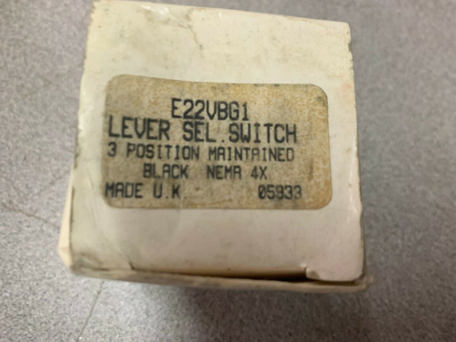 LOT OF 3 NEW IN BOX CUTLER HAMMER LEVER SELECTOR SWITCH E22VBG1