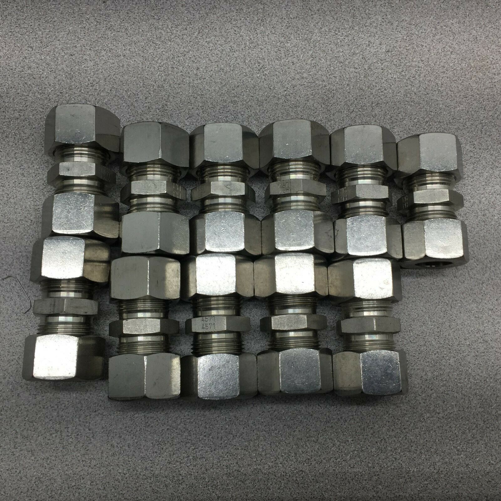 NEW NO BOX (LOT OF 11) PH M15 X M15 FEMALE TUBE CONNECTOR 15L-4571