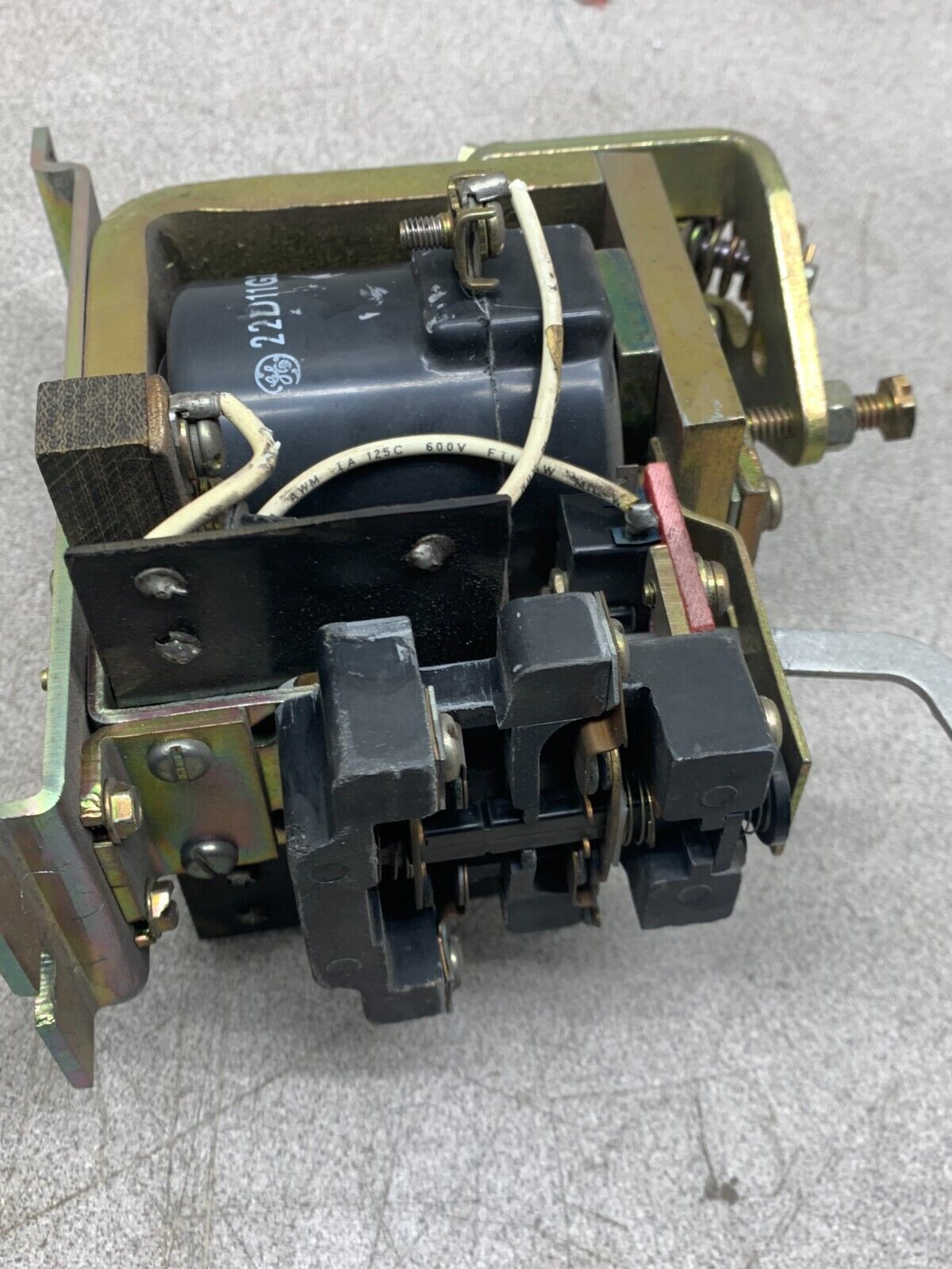 USED GENERAL ELECTRIC RELAY IC2820A103H WITH 22D11G269A COIL