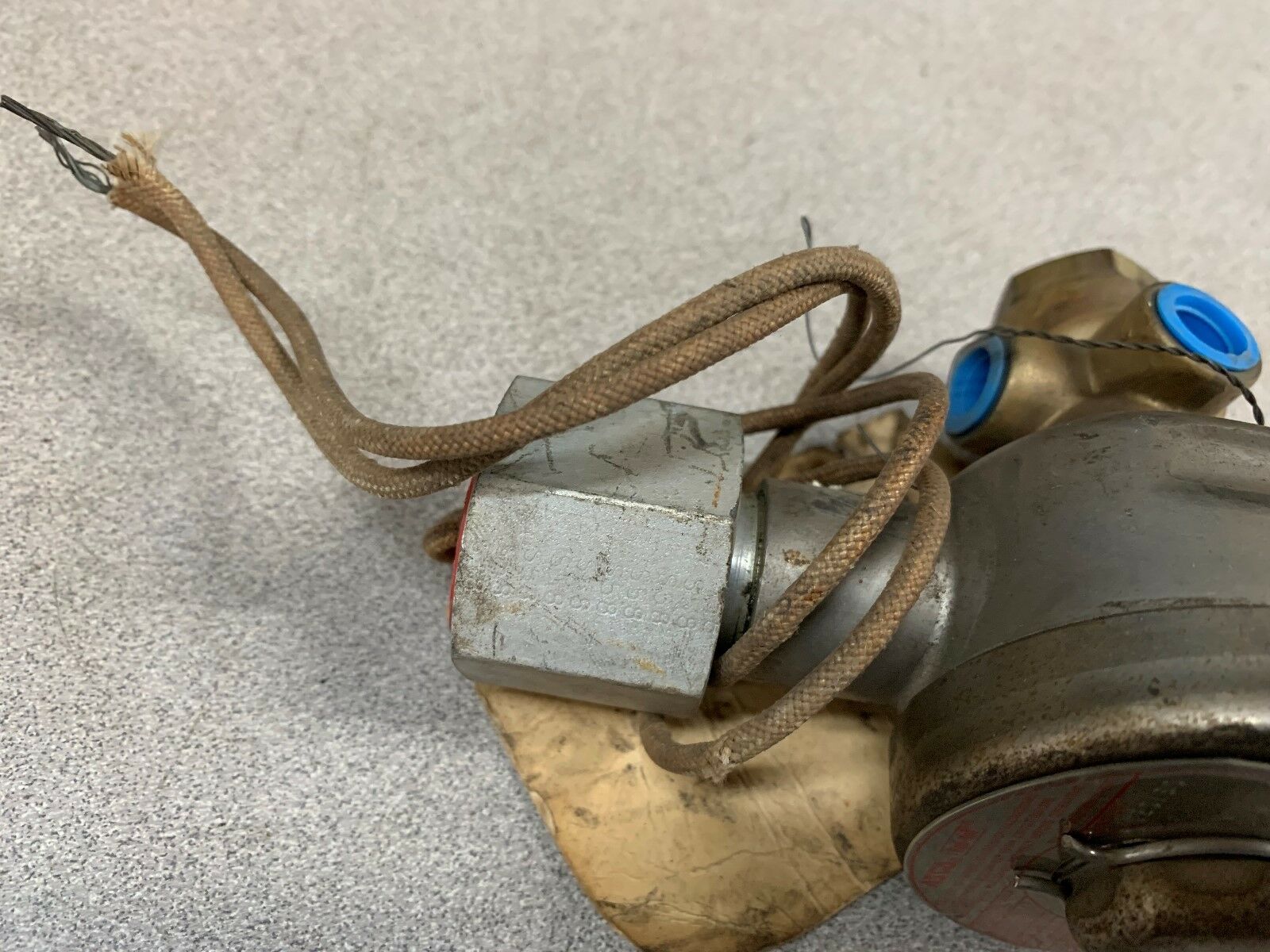 NEW NO BOX ASCO RED-HAT 1/4" PIPE SIZE VALVE 120/60V. 3-WAY NP8320A173E