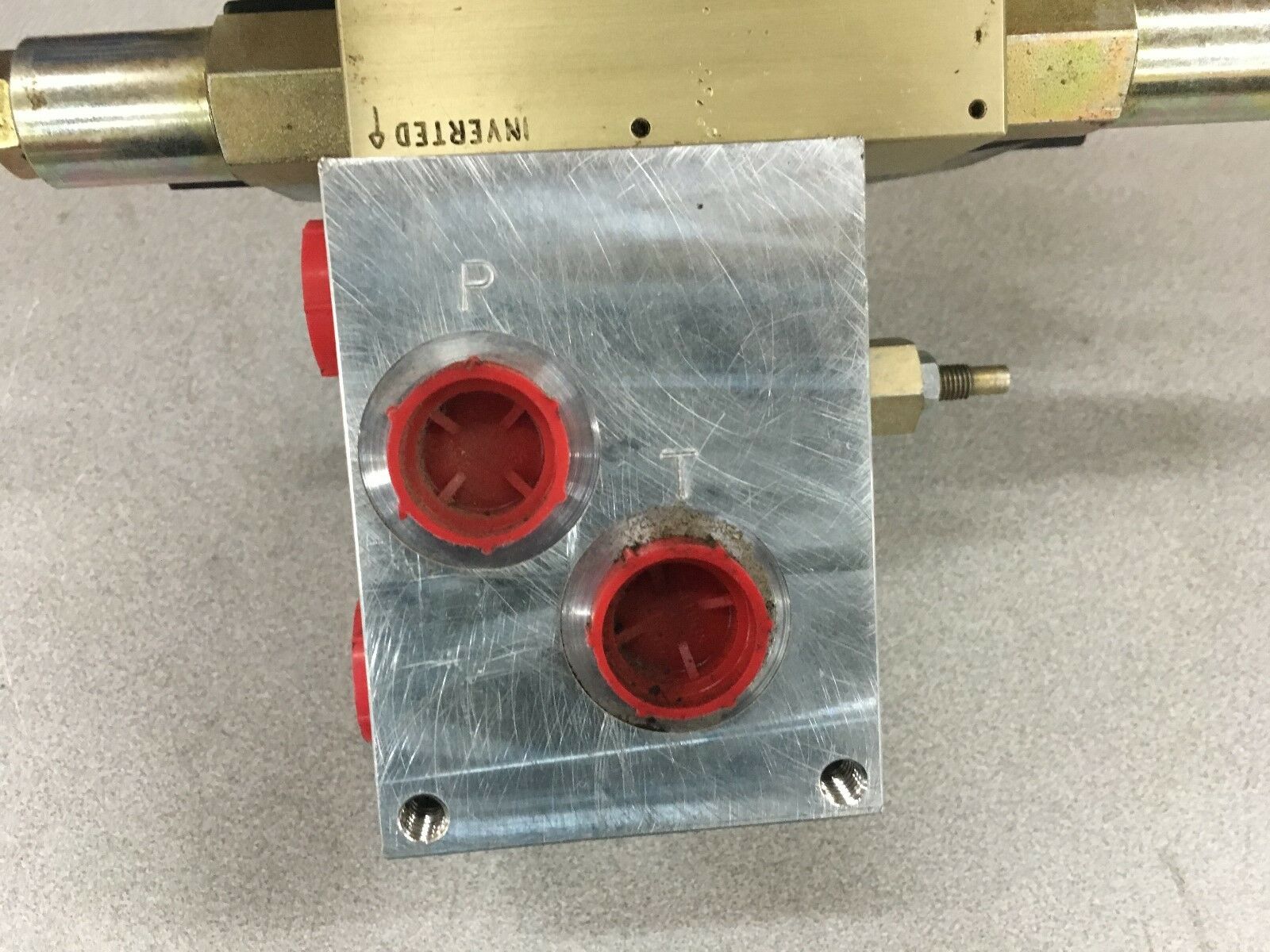 NEW HYDRAULIC VALVE ASSEMBLY PARKER D1VW004KNYW4 82 WITH D1VW020DNYW 82 MANIFOLD