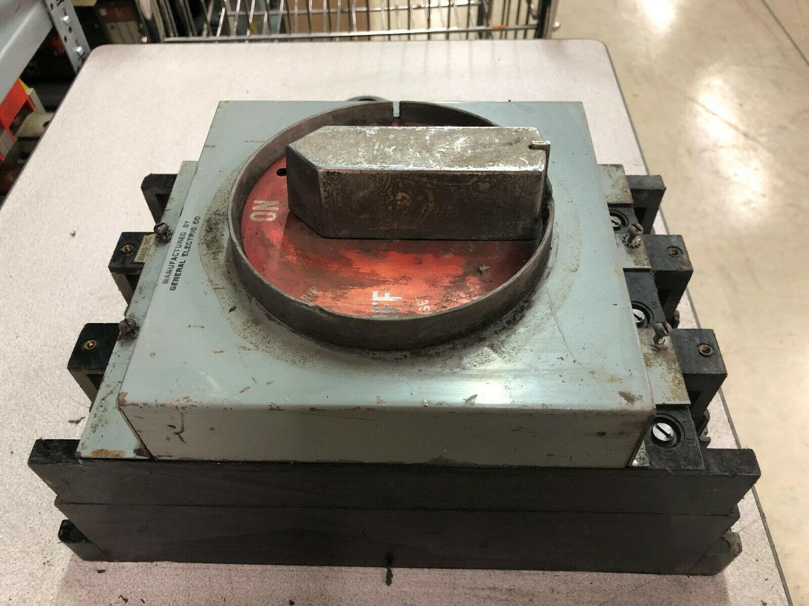 USED GE 800 AMP 3 POLE 600 VAC BREAKER WITH TKMR1 HANDLE TKM836F000 / TKMR1