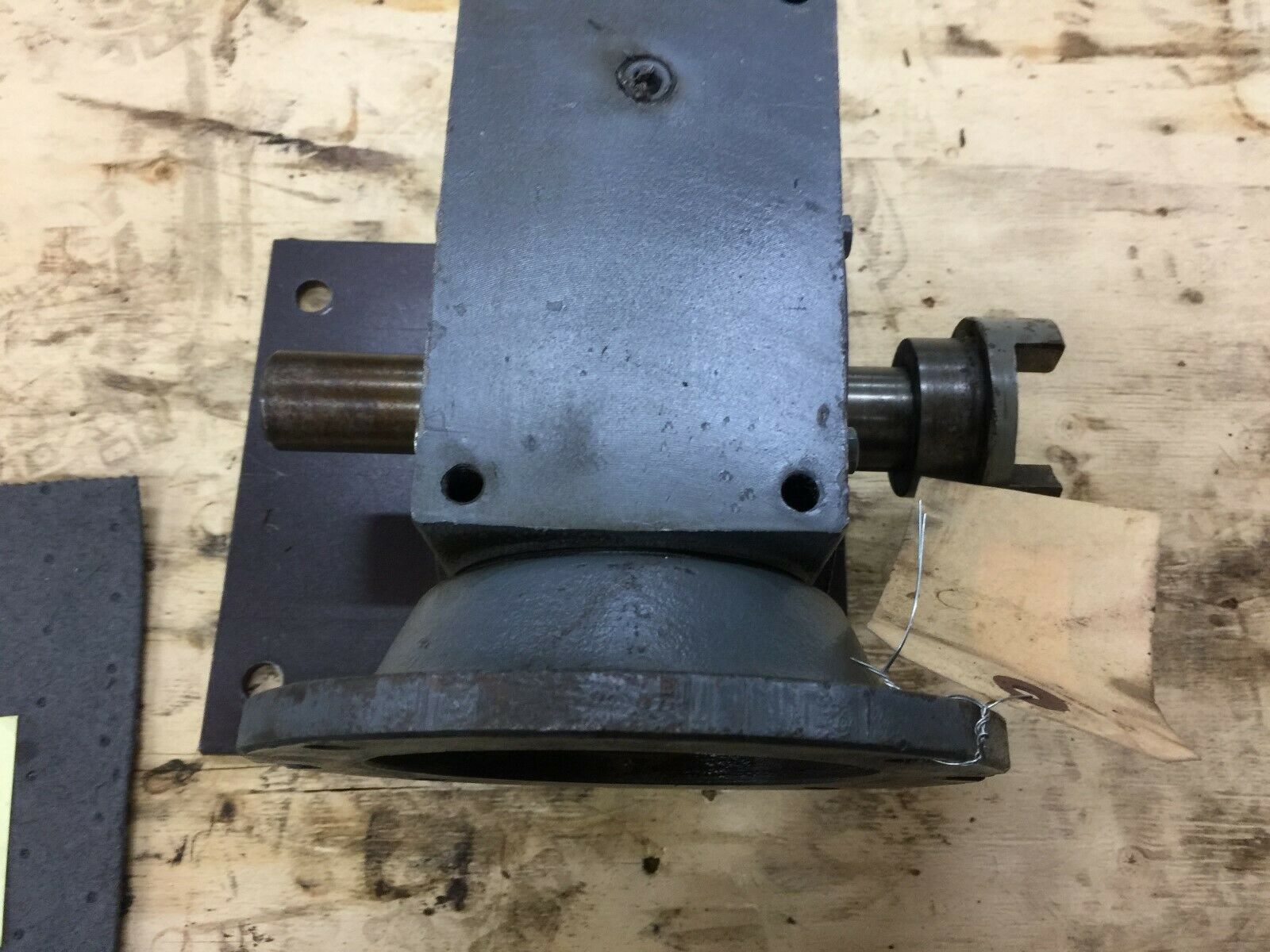 USED HUB CITY MODEL 264  15:1RATIO ANGLED GEAR REDUCER 0220-21604-264