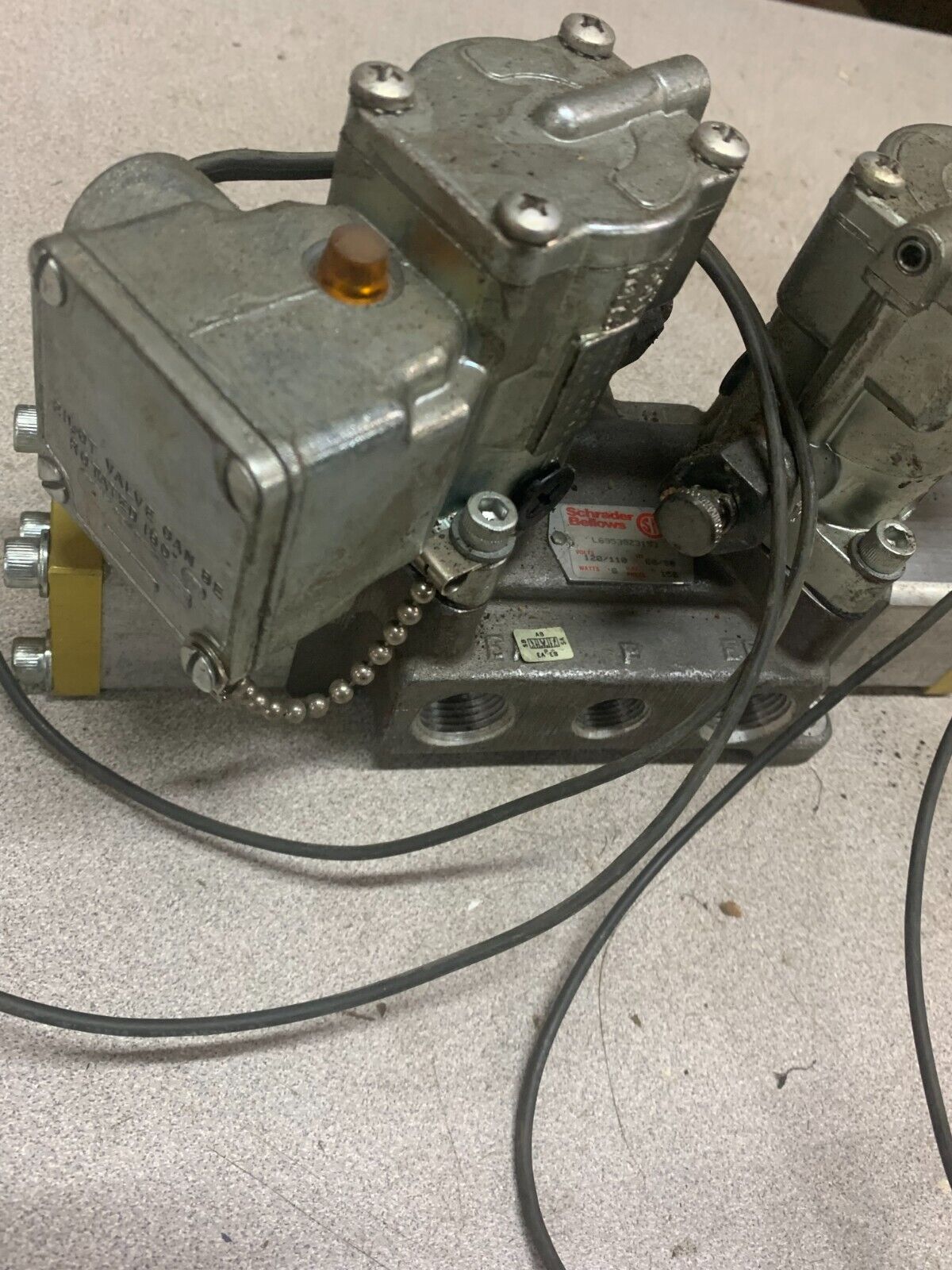 NEW NO BOX SCHRADER BELLOWS 110/120V. VALVE L6953923153