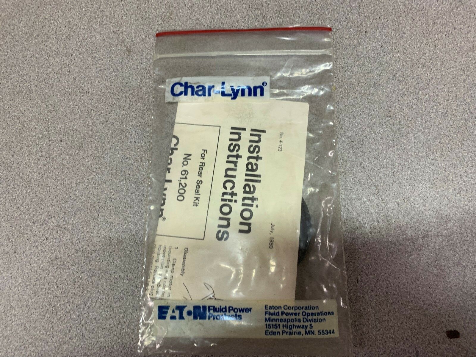 NEW NO BOX CHAR-LYNN REAR SEAL KIT 61,200