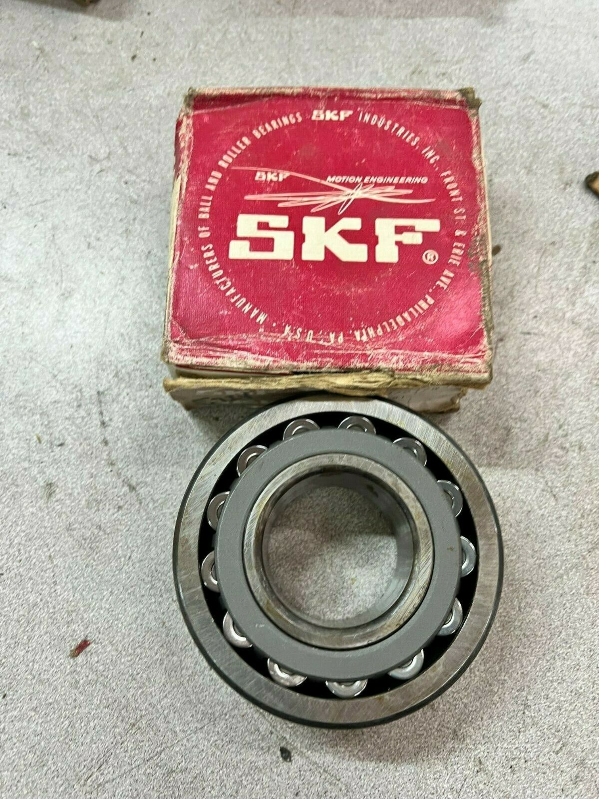 NEW IN BOX SKF SPHERICAL ROLLER BEARING 22310 CJ/C3/W33
