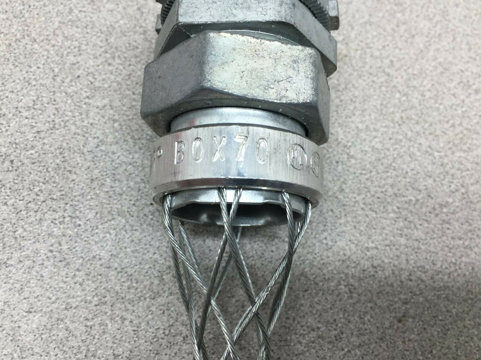 NEW NO BOX FLEXCOR 1"STAIN RELIEF BOX CONNECTOR .70-.97CORD DIAM. 073031210