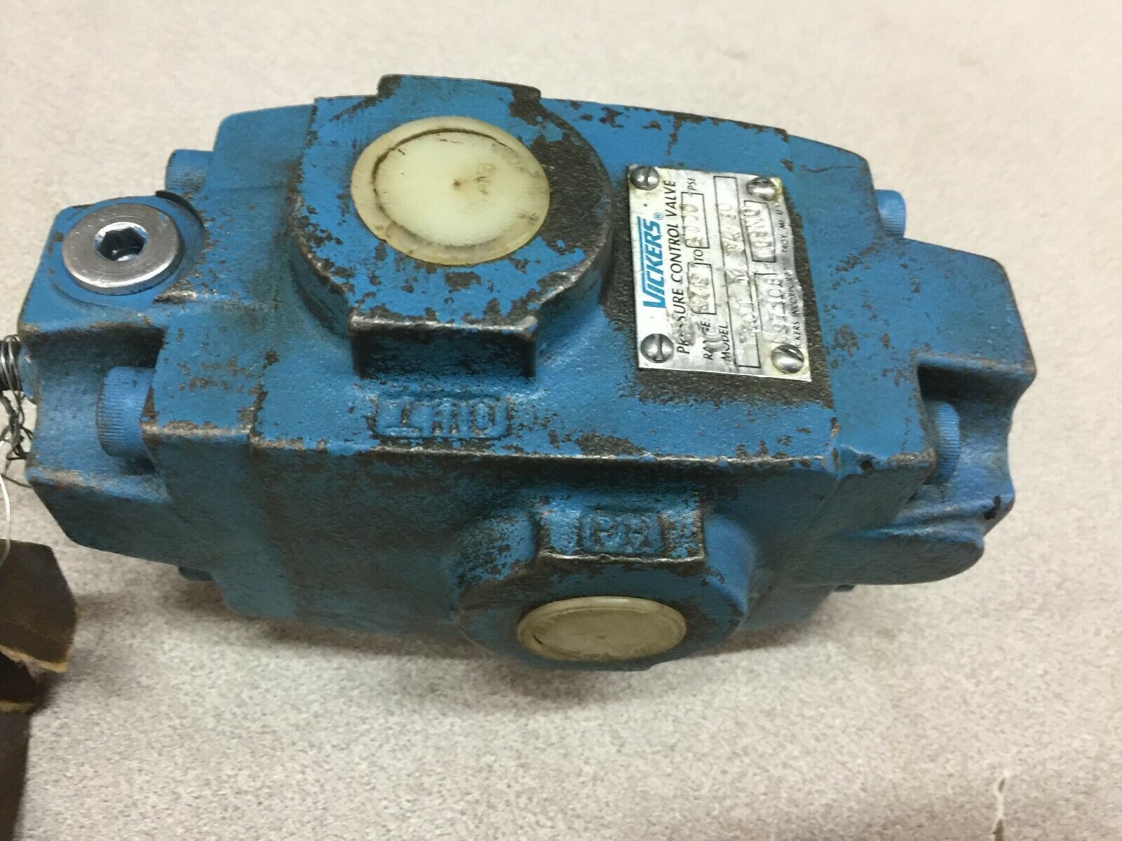 NEW NO BOX VICKERS 475-2000PSI PRESSURE CONTROL VALVE RCT 06 54 30
