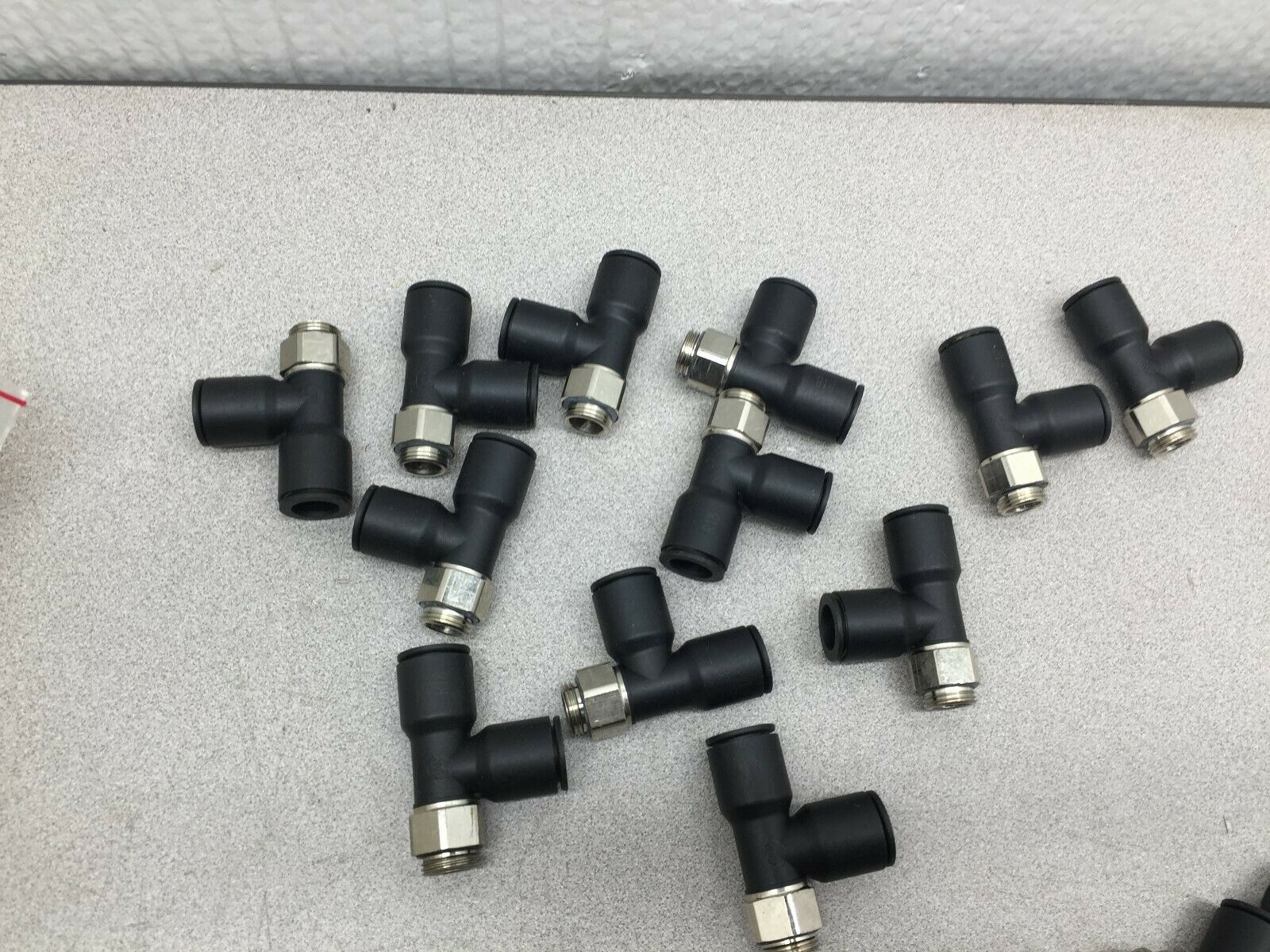 NEW NO BOX LOT OF 12 LEGRIS 14MM TEE 3/8 BSP 3193-14-11