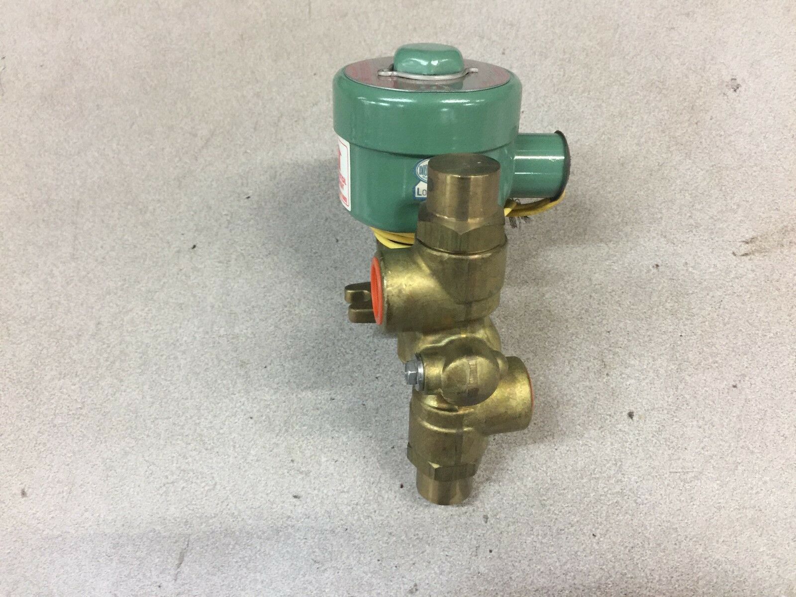 NEW NO BOX ASCO 1/2NPT 24VDC 40PSI VALVE 8302D29RF