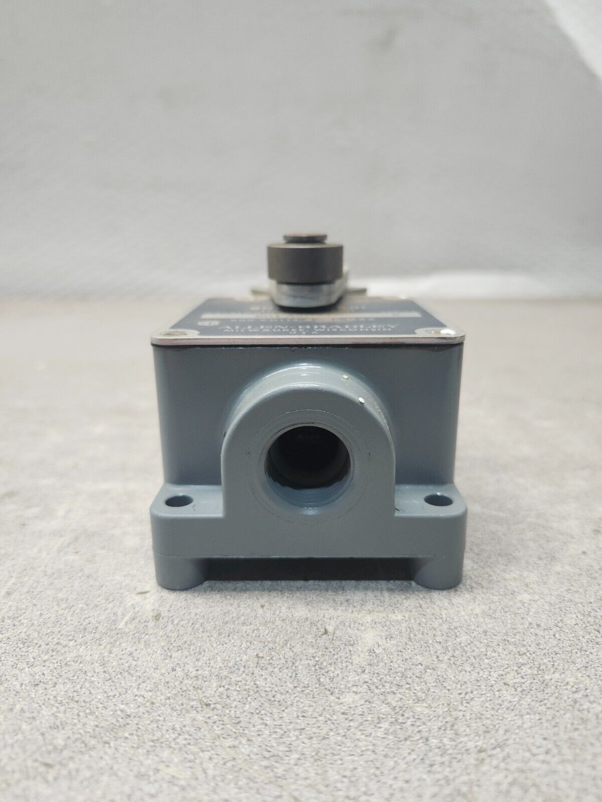 NEW IN BOX ALLEN BRADLEY LIMIT SWITCH ROLLER LEVER 801-ASO21