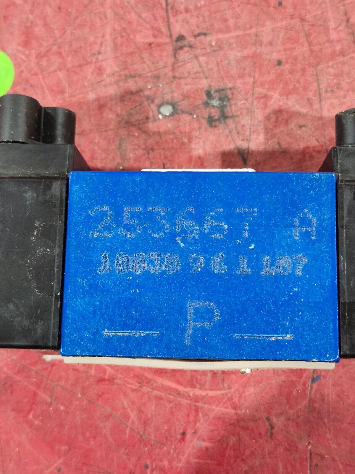 NEW NO BOX REXROTH DIRECTIONAL CONTROL VALVE R978017737