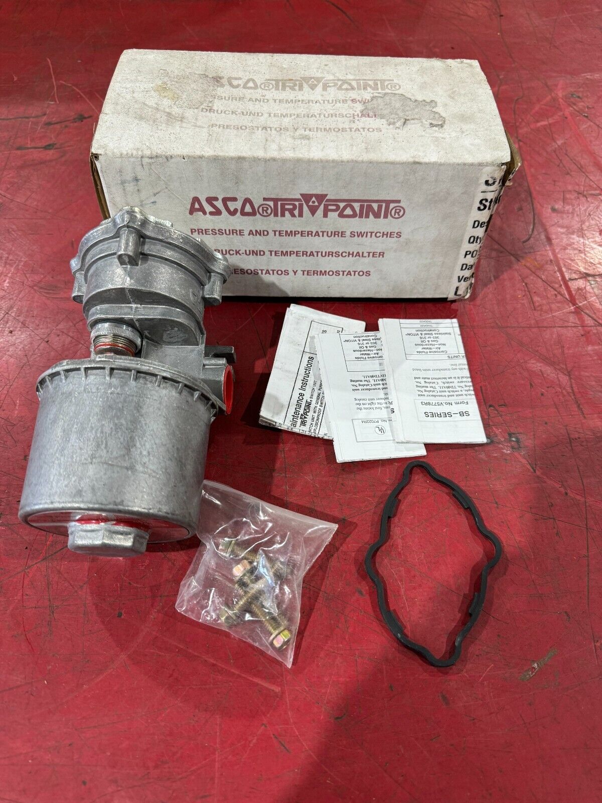 NEW IN BOX ASCO TRI-POINT PRESSURE SWITCH SB12DW