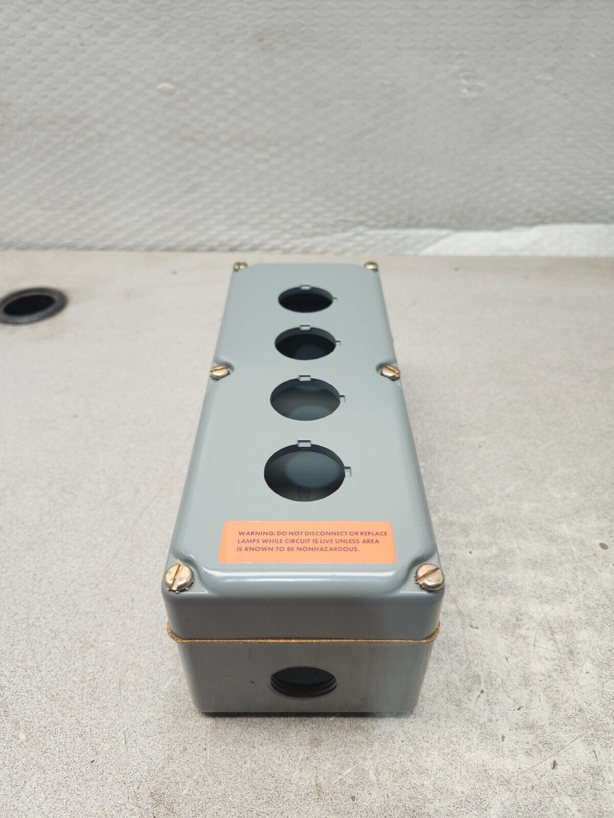NEW IN BOX SQUARE D 4 UNIT ENCLOSURE CLASS 9001 TYPE KY-4