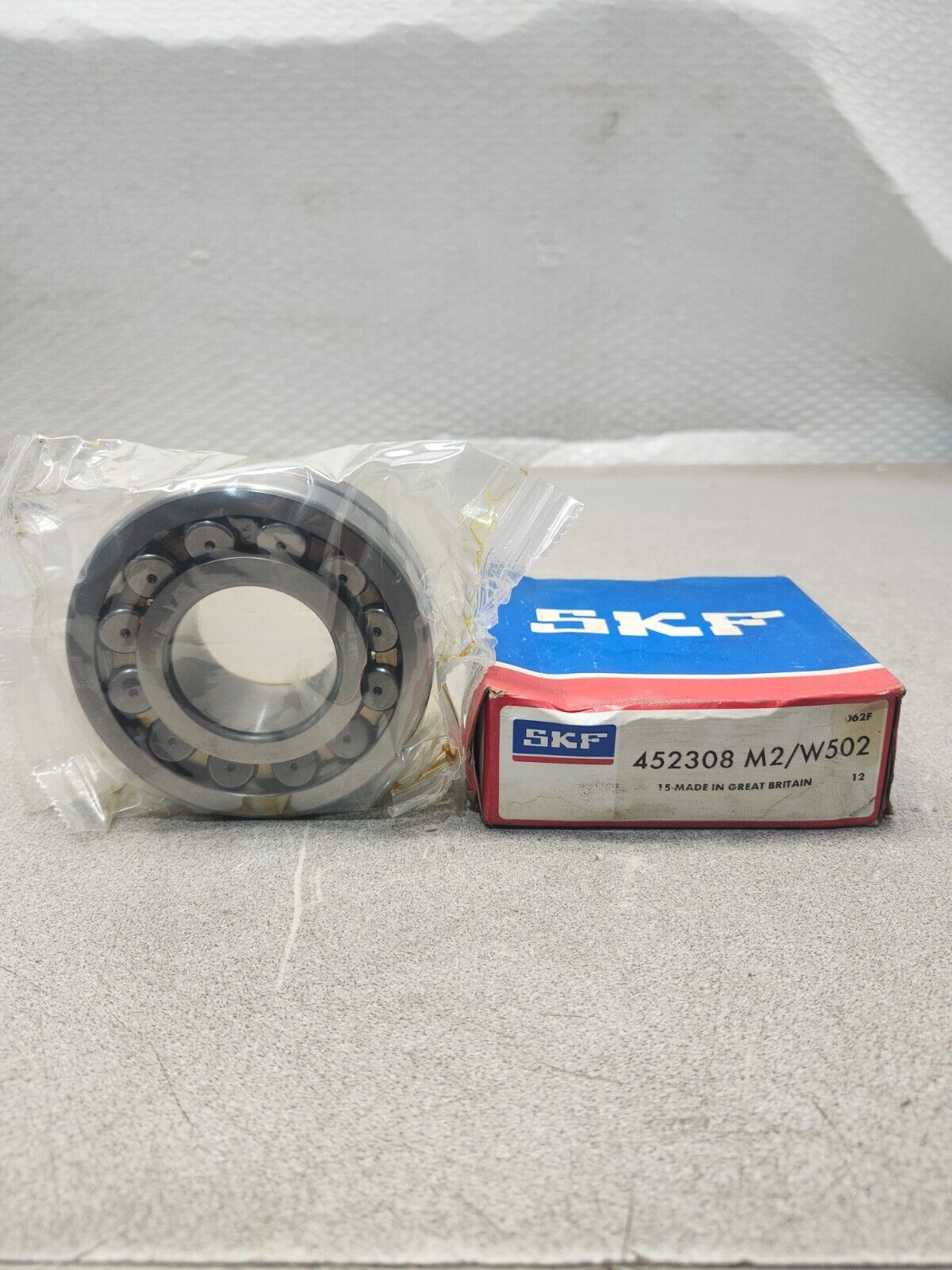 NEW IN BOX SKF ROLLER BEARING 452308 M2/W502