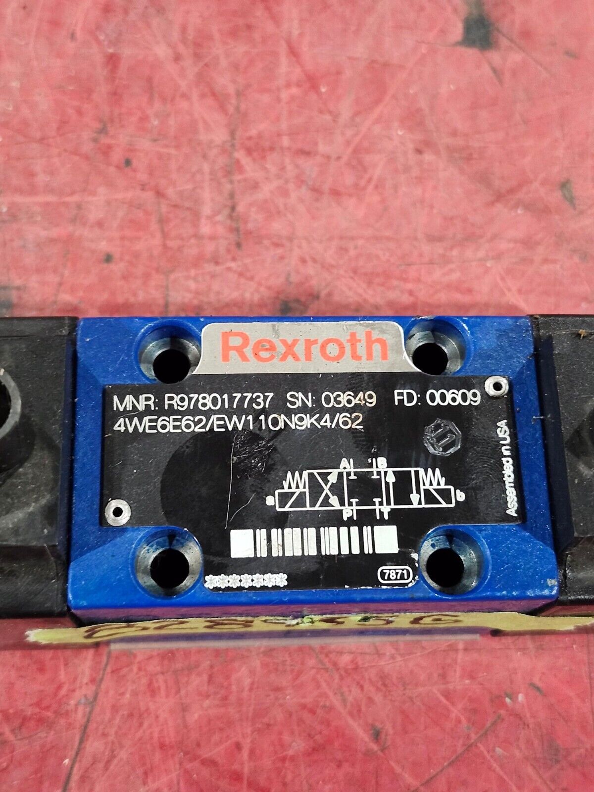 NEW NO BOX REXROTH DIRECTIONAL CONTROL VALVE R978017737