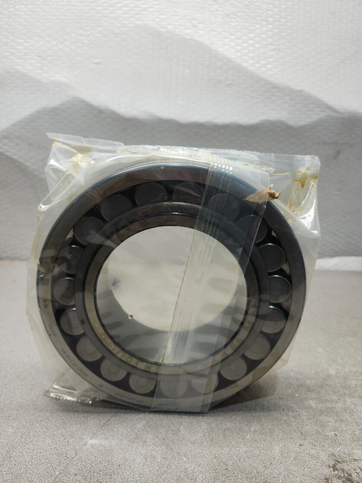 NEW IN BOX SKF SPHERICAL ROLLER BEARING 22224 EK