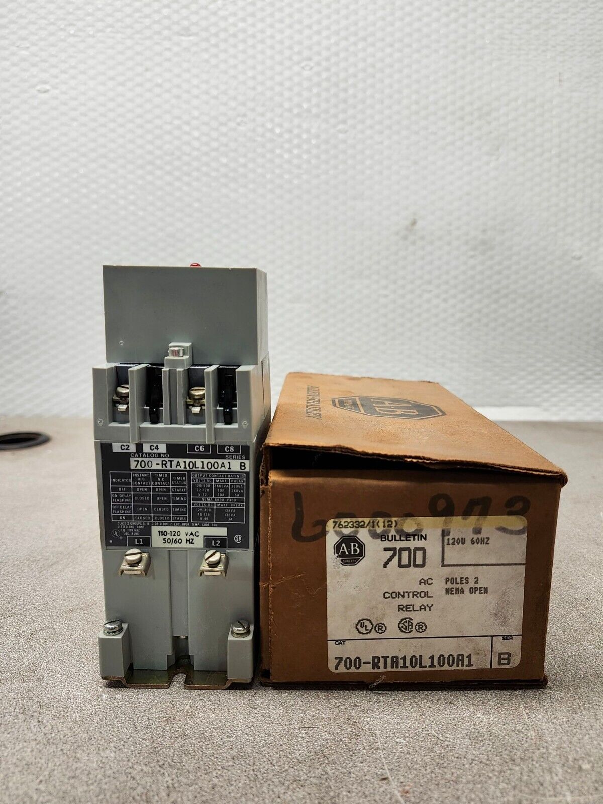 NEW IN BOX ALLEN BRADLEY CONTROL RELAY 700-RTA10L100A1