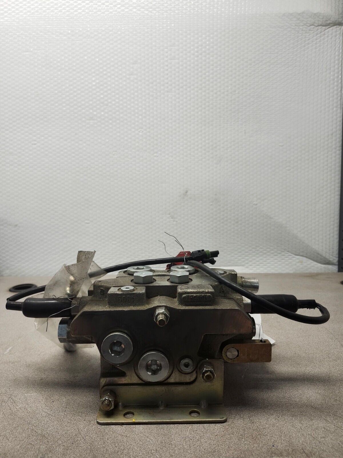 NEW NO BOX HYDRADY HYDRAULIC MANIFOLD VPL-1696