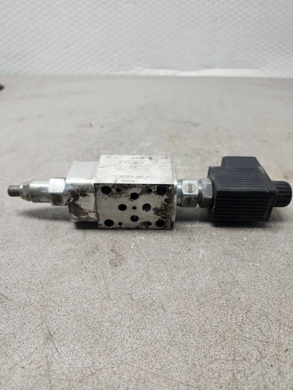 USED SUN HYDRAULICS QKN7-A2 WITH SUN 760-211 115VAC