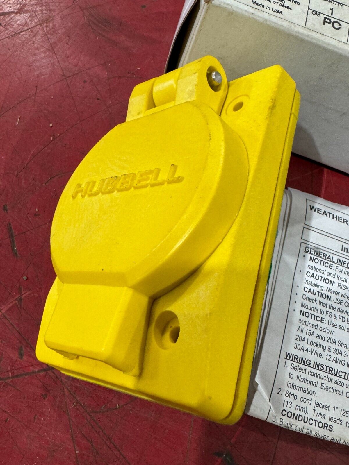 NEW IN BOX HUBBELL 15AMP 125V. WATERTIGHT RECEPTACLE 60W47H