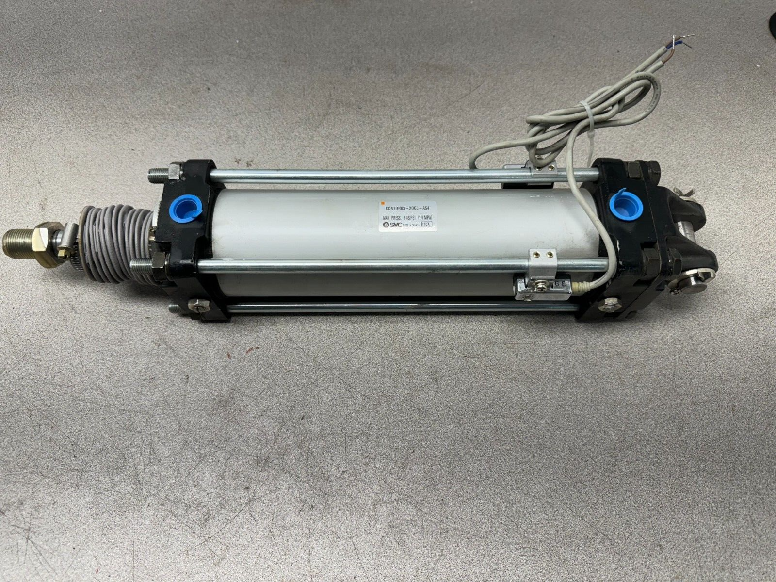 NEW NO BOX SMC PNEUMATIC CYLINDER CDA1DN63-200J-A54