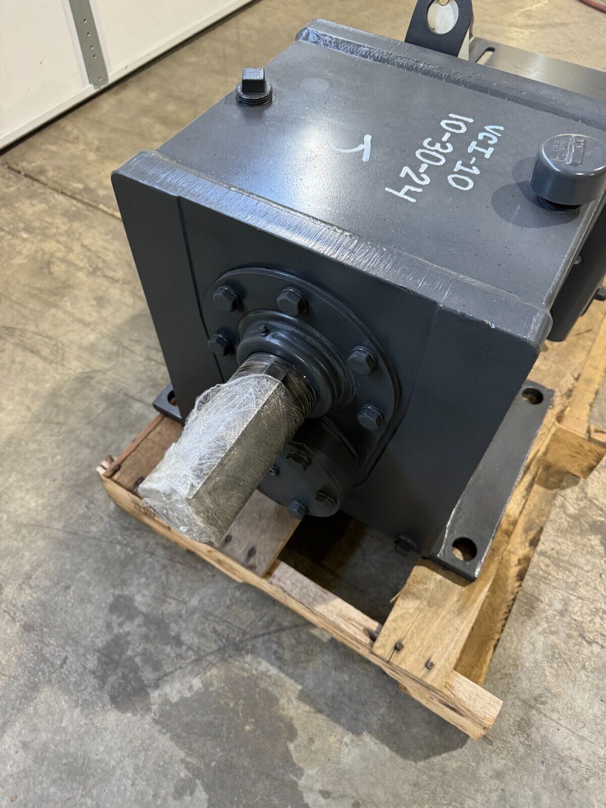 USED FALK ENCLOSED GEAR DRIVE SPEED REDUCER 25.63 RATIO RK2060F2A WITH BACKSTOP