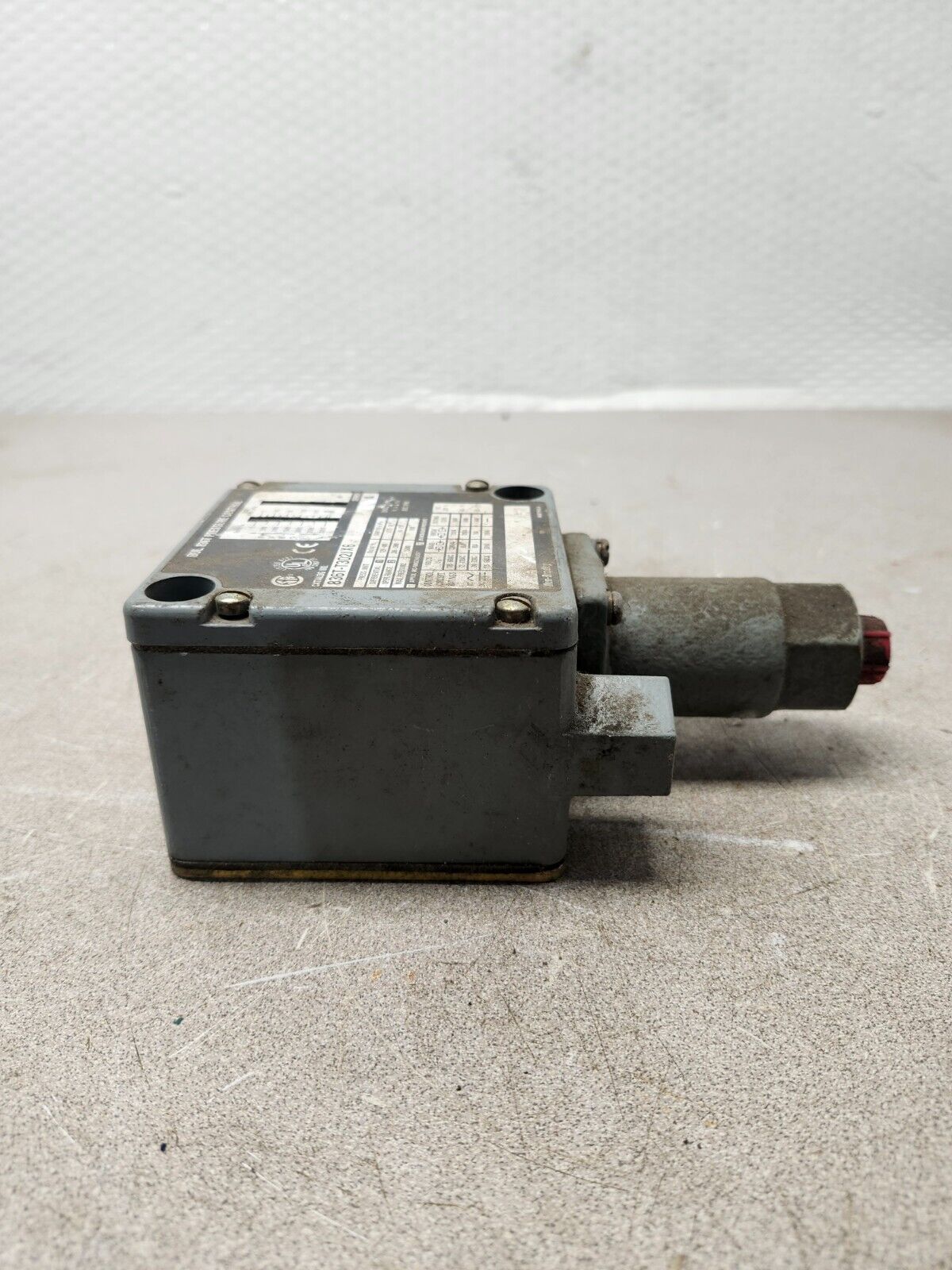 PREOWNED ALLEN BRADLEY PRESSURE CONTROL 836T-T302JX6