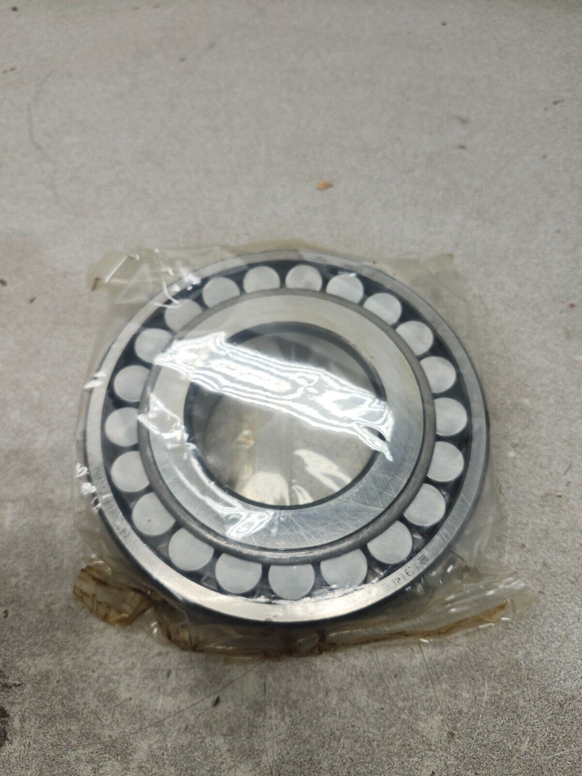 NEW IN BOX SKF SPHERICAL ROLLER BEARING 21314E/C3