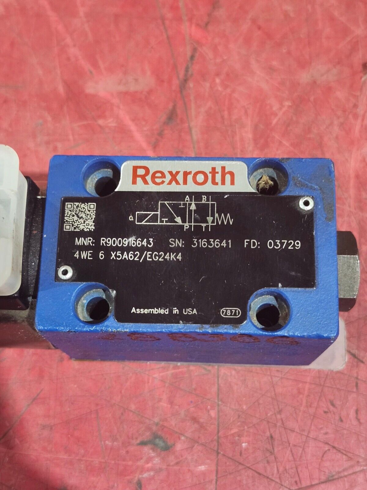 NEW NO BOX REXROTH HYDRAULIC VALVE R900916643 & R901370939 SOLENOID