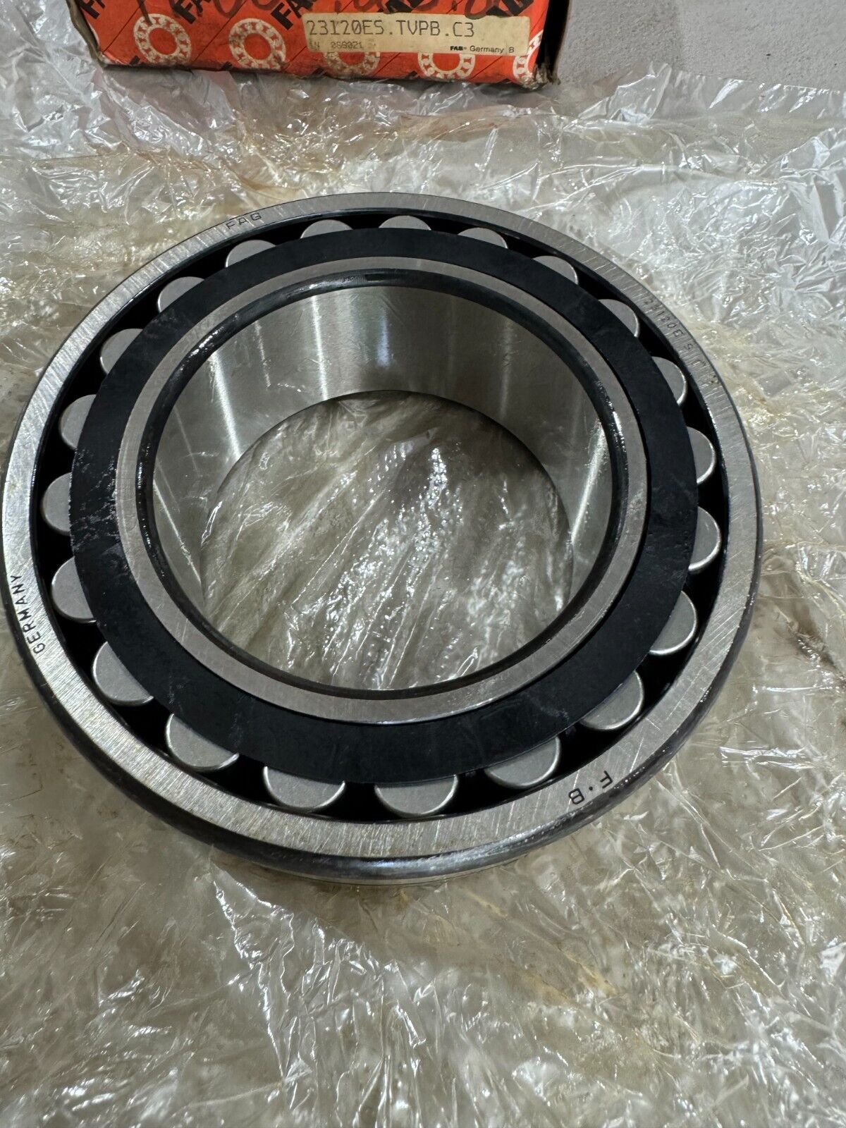 NEW IN BOX FAG 23120ESTVPBC3 SPHERICAL ROLLER BEARING 23120ES.TVPB.C3