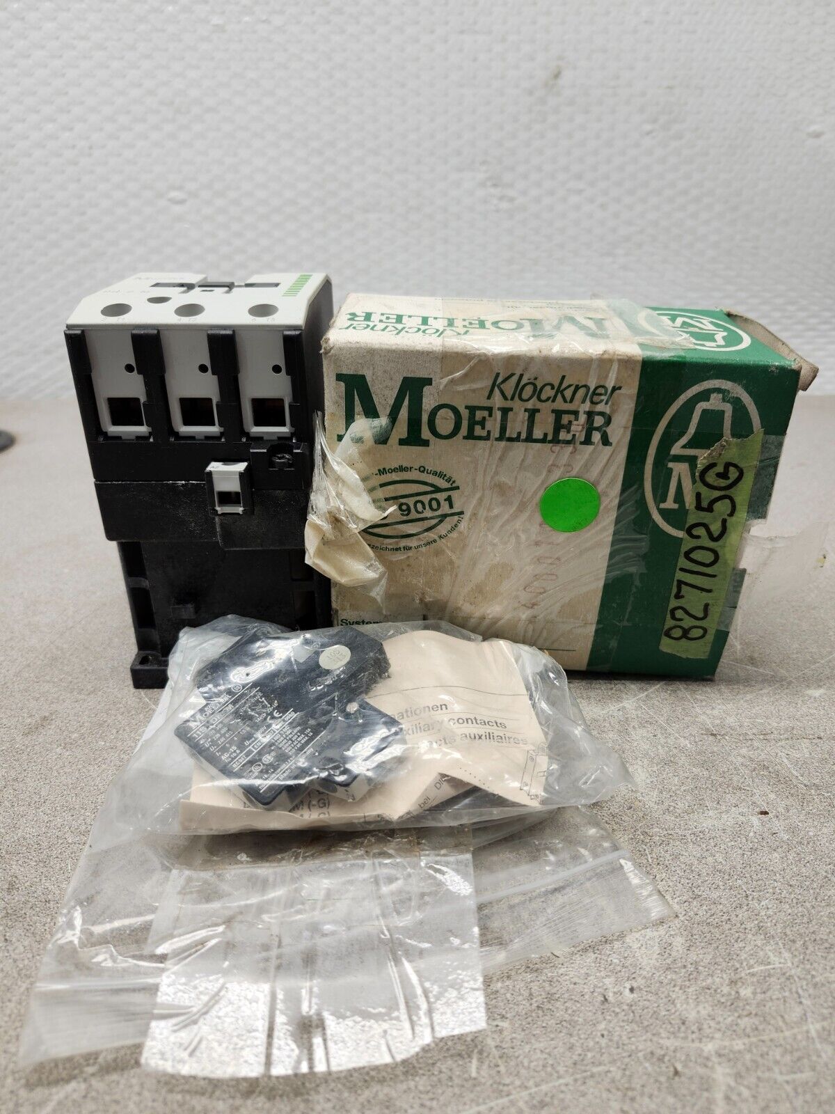 NEW WITH BOX MOELLER CONTACTOR 3 POLE 30 A/AMP 24V 24VDC COIL DIL2M-G