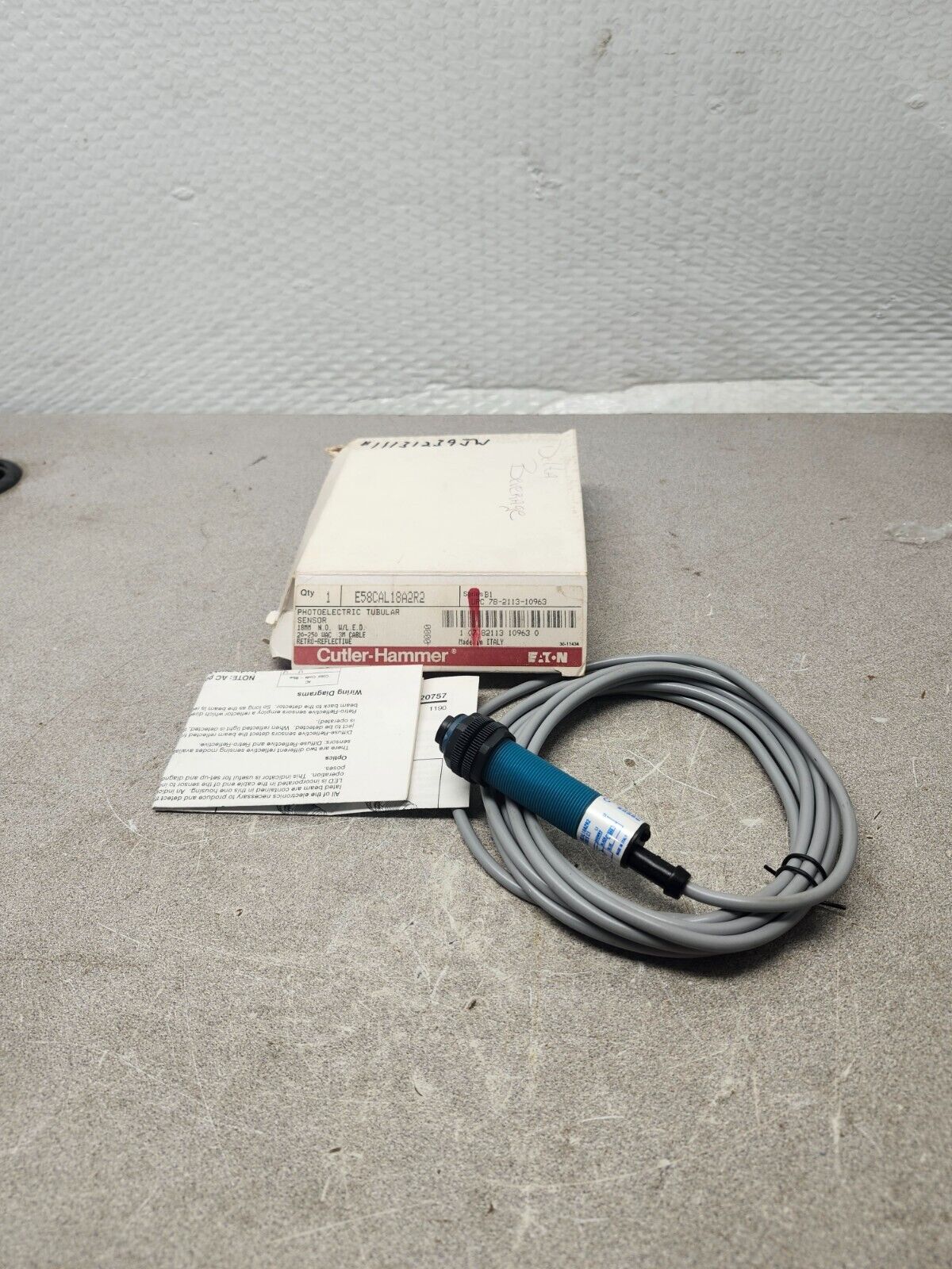 NEW IN BOX Cutler Hammer sensor E58CAL18A2R2