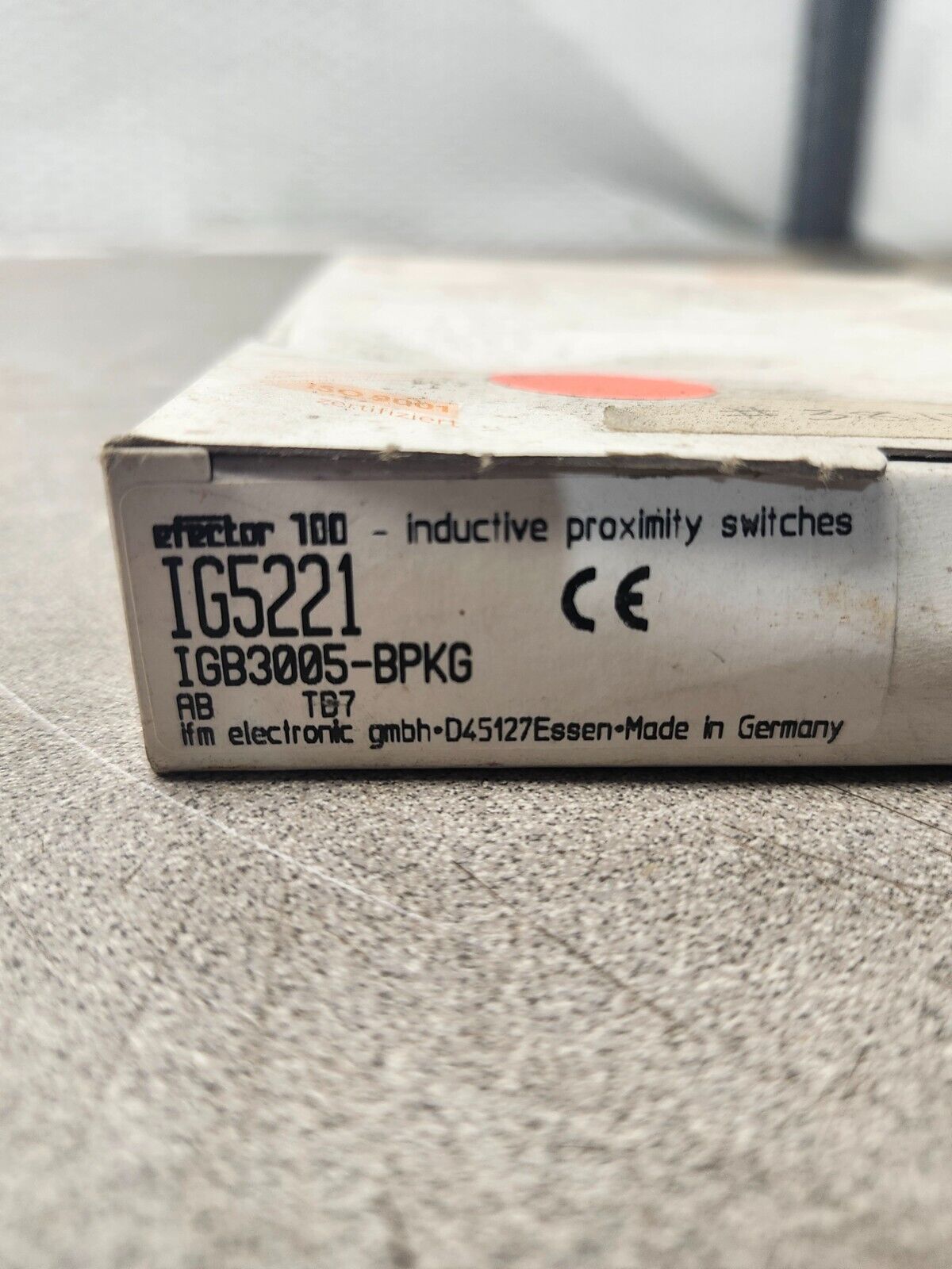 NEW IN BOX EFECTOR PROXIMITY SWITCH IG5221 IGB3005-BPKG