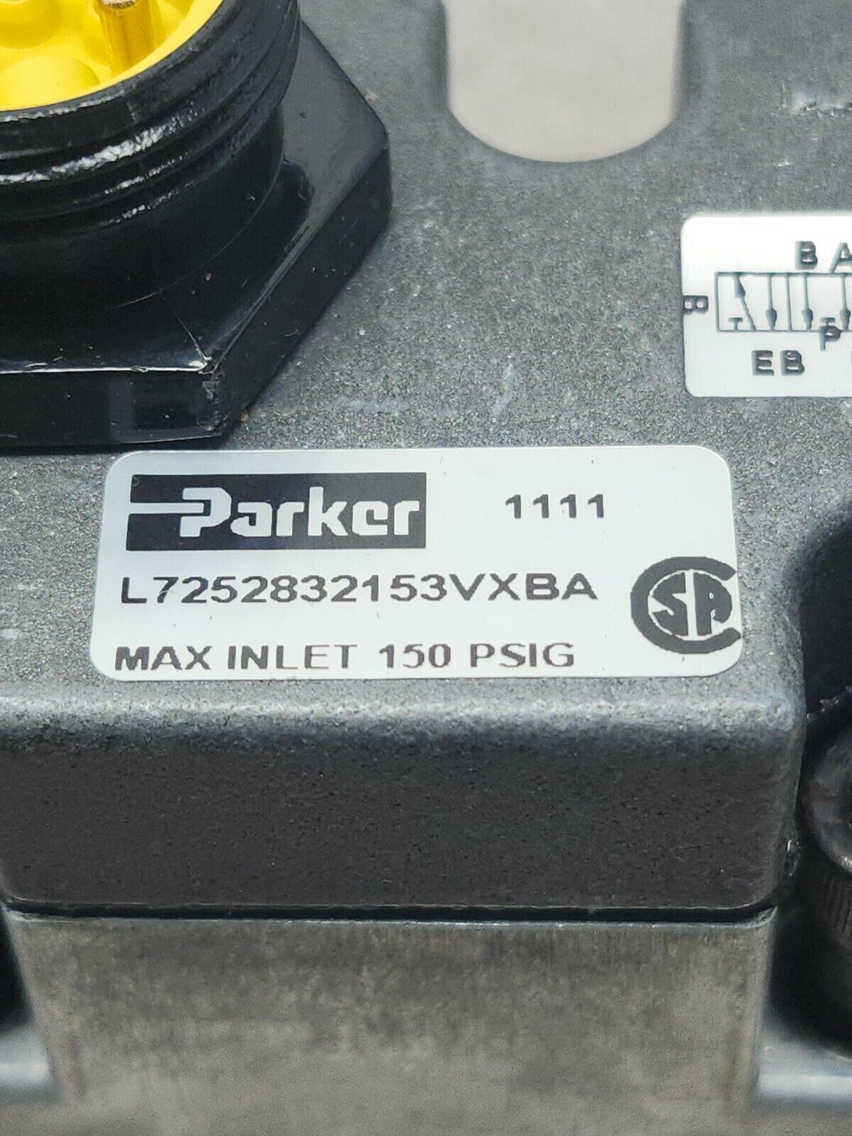 NEW IN BOX PARKER Solenoid Valve L7252832153VXBA