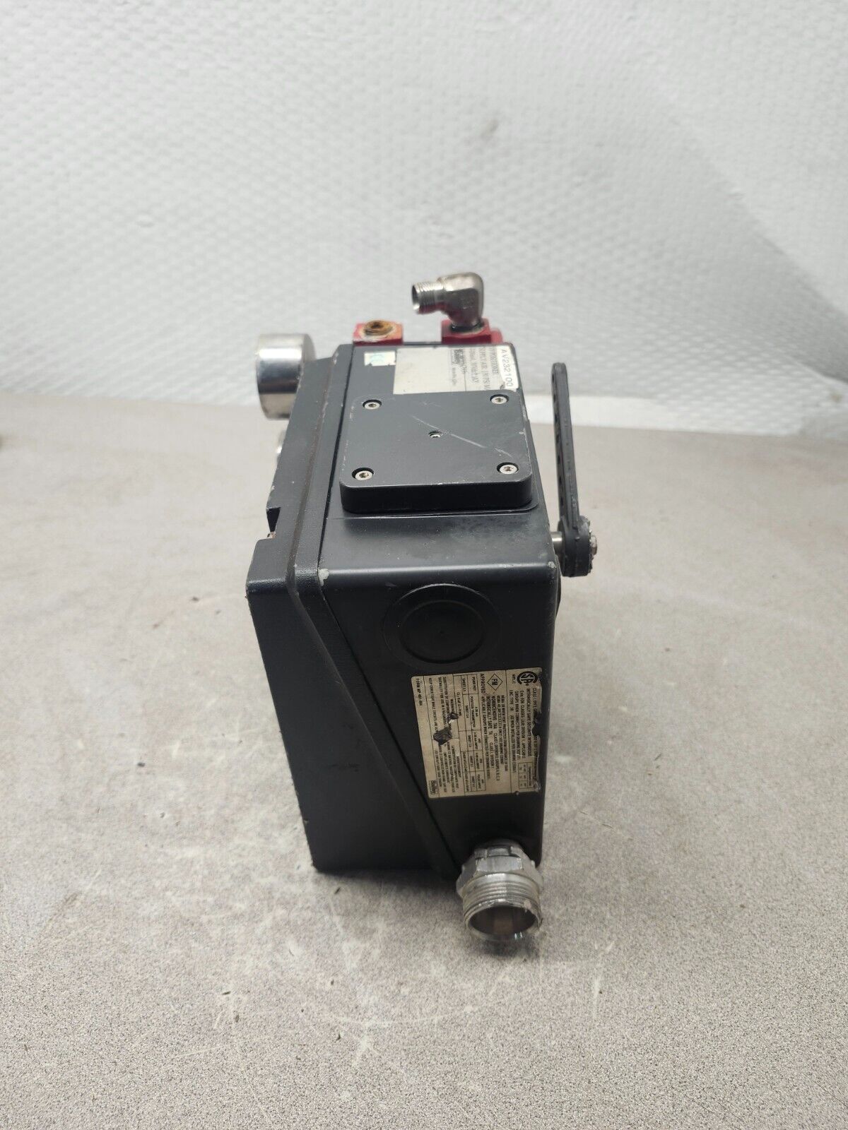 USED BAILEY I/P Positioner Pneumatic 150 psi AV232100 W/ASHCROFT GAGUE 0-100