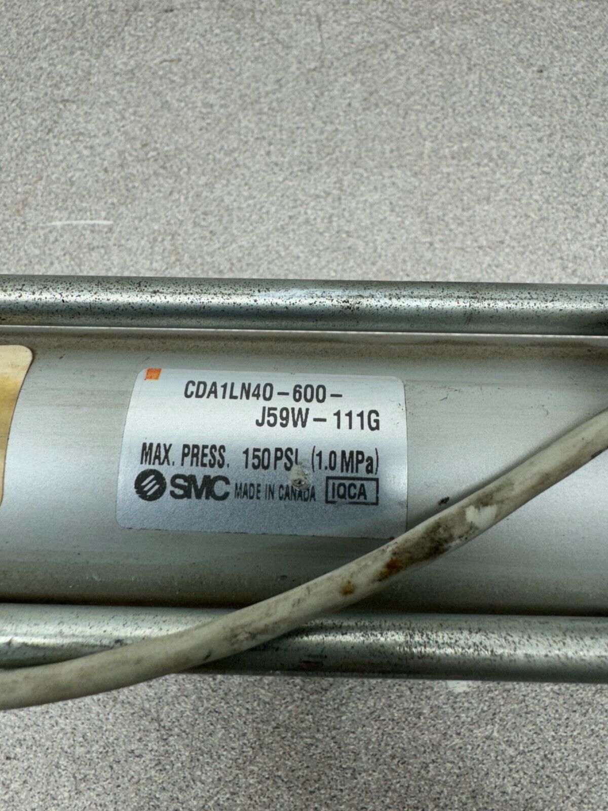 NEW NO BOX SMC PNEUMATIC CYLINDER CDA1L40-600-J59W-111G