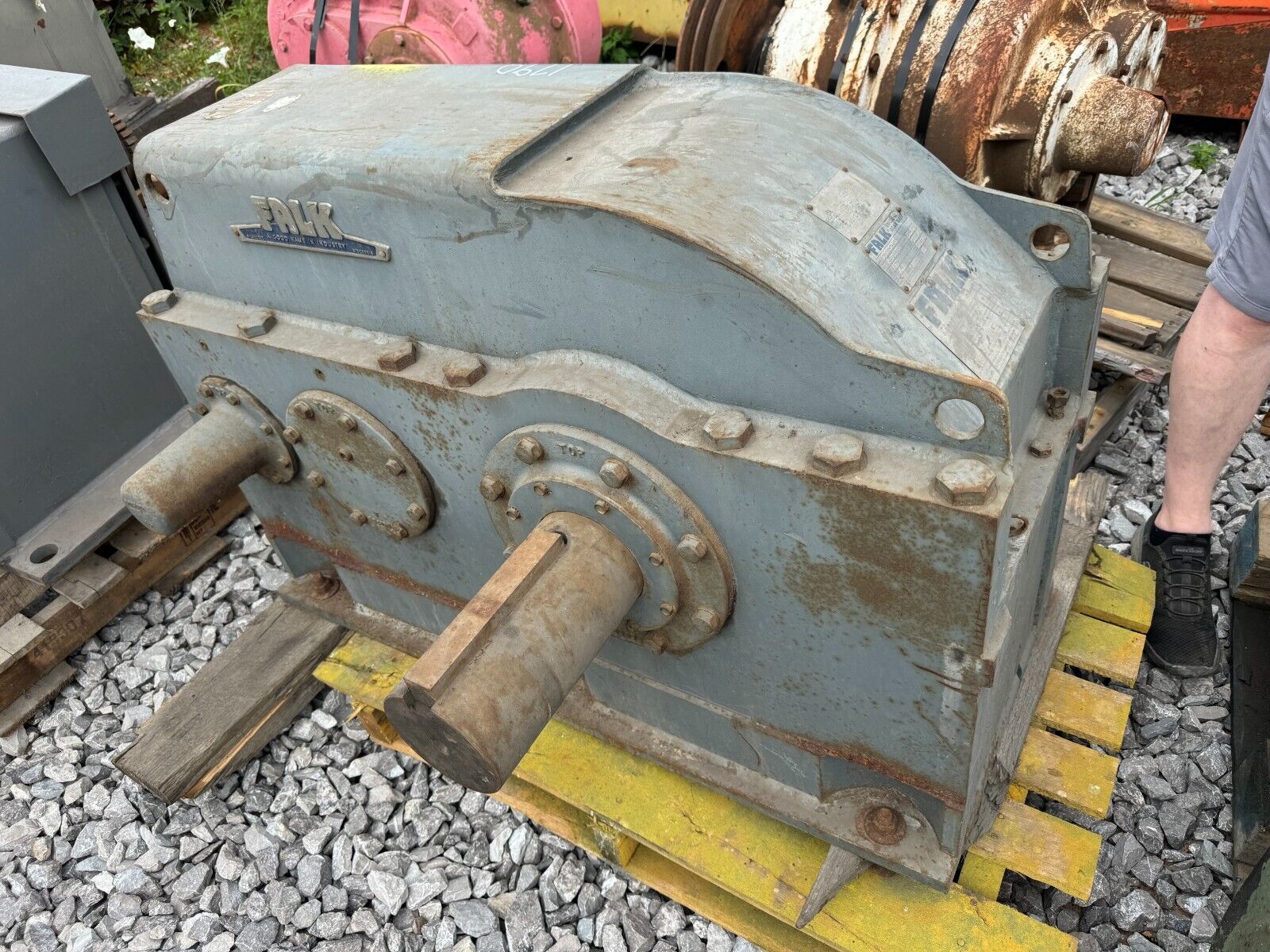 UNUSED SURPLUS FALK ENCLOSED GEAR DRIVE SPEED REDUCER 32.17 RATIO 2100Y2-KS