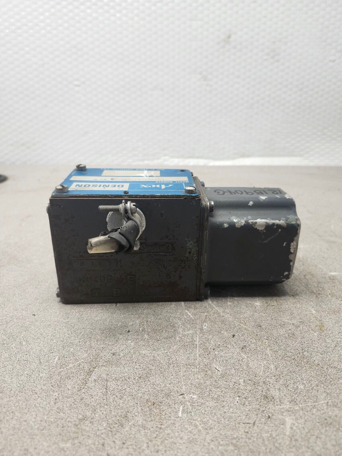 USED ABEX DENISON SERIES D2D04 SINGLE SOLENOID VALVE AD2D04-33-111-01-01-X