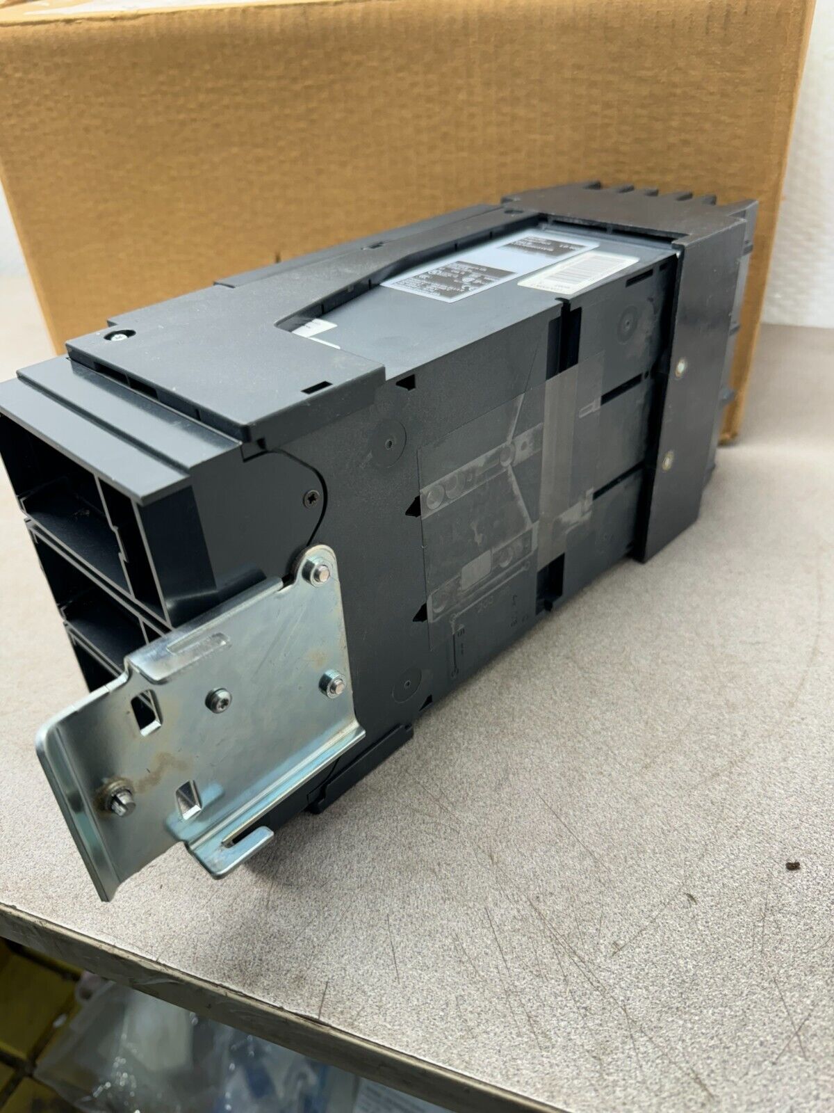 NEW IN BOX SQUARE D LD400 POWERPACT 3 POLE 400AMP CIRCUIT BREAKER LDA36400U31XTB