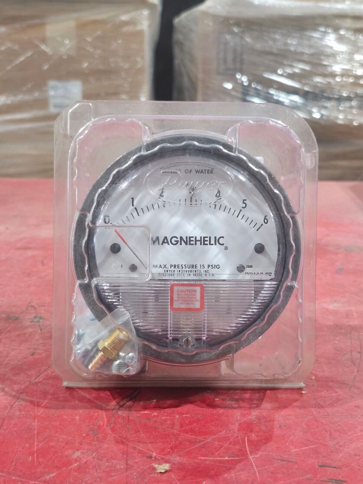 NEW IN BOX DWYER MAGNEHELIC PRESSURE GAUGE 2006 W04AB