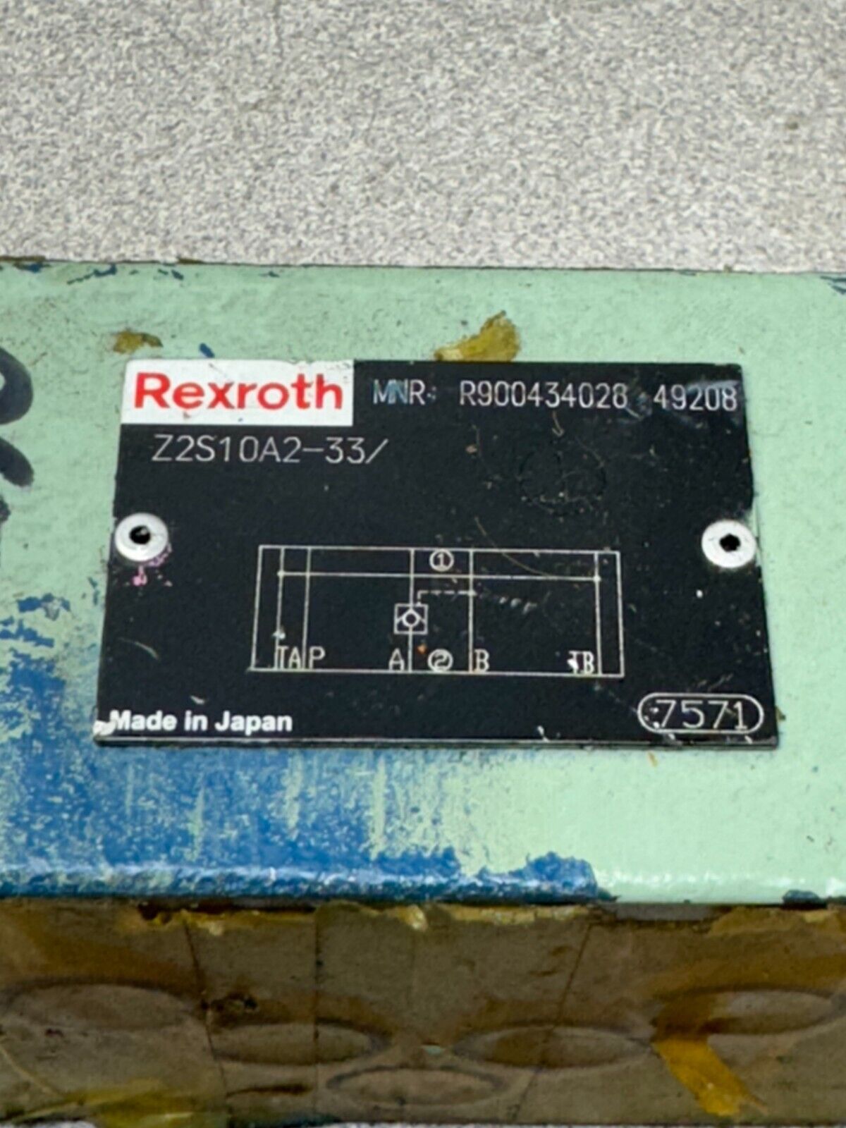 USED REXROTH R900434028 HYDRAULIC VALVE BLOCK Z2S10A2-33