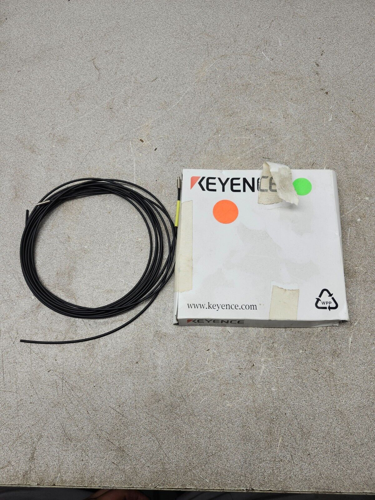 NEW IN BOX LOT OF 2 KEYENCE FIBER AMPLIFIER SENSOR FU-77