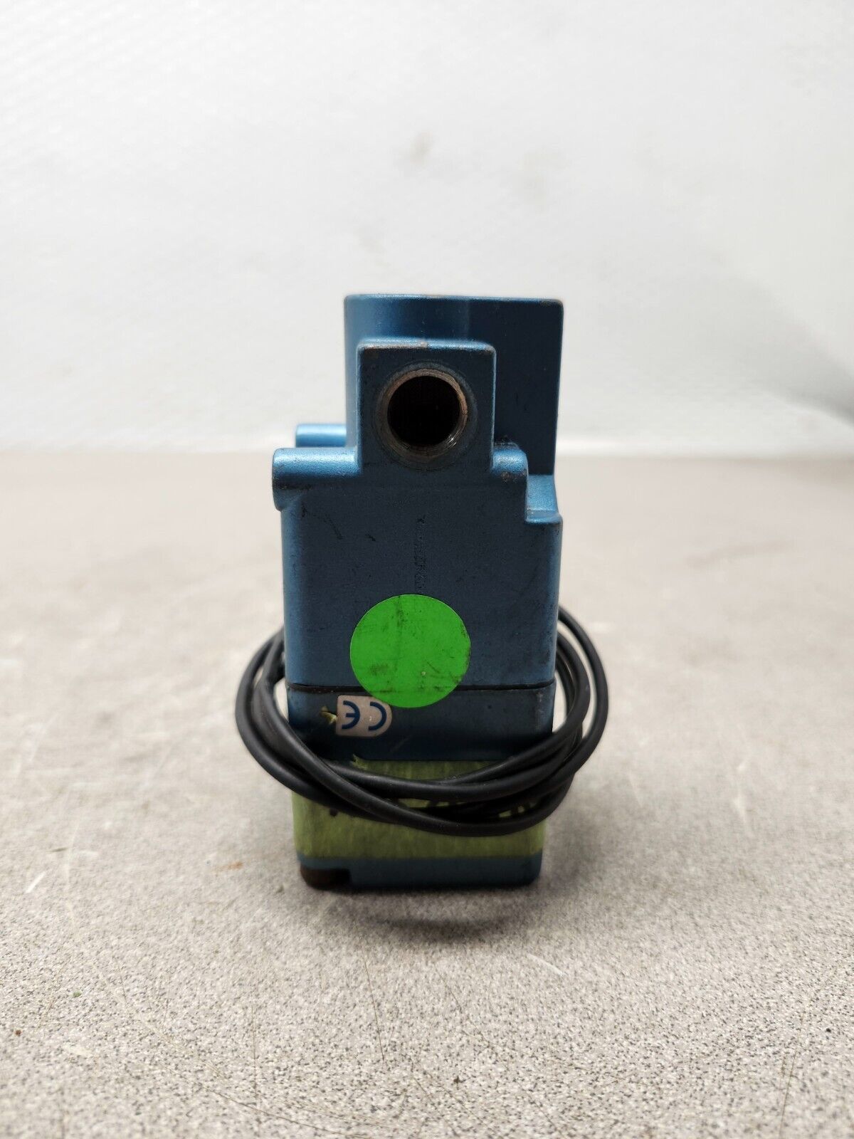 USED MAC Pneumatic Solenoid Valve, 110/120 V, 50/60 HZ, 24 VDC, 15.0 W 224B-111C