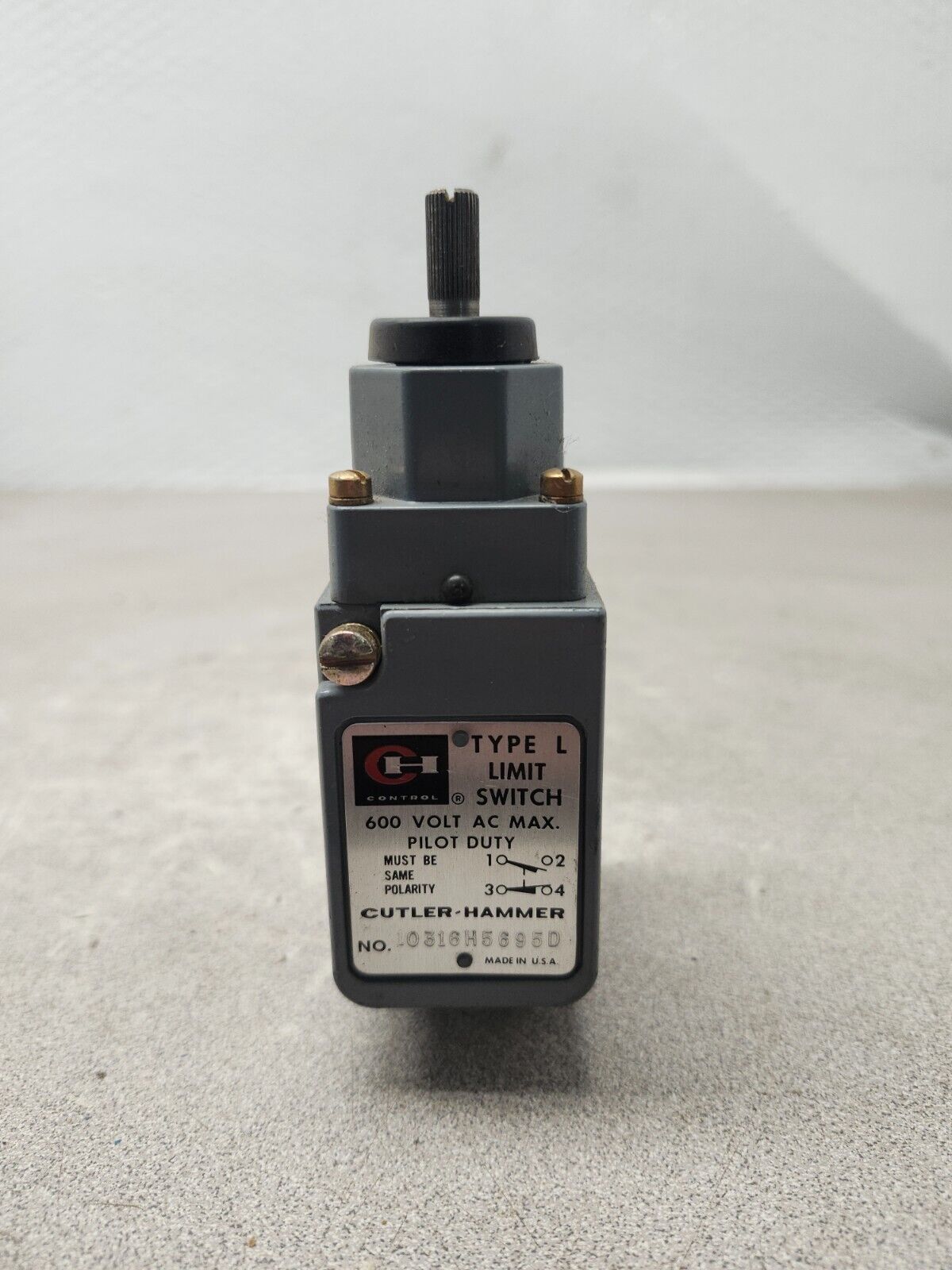 NEW NO BOX CUTLER HAMMER LIMIT SWITCH 10316H5695D