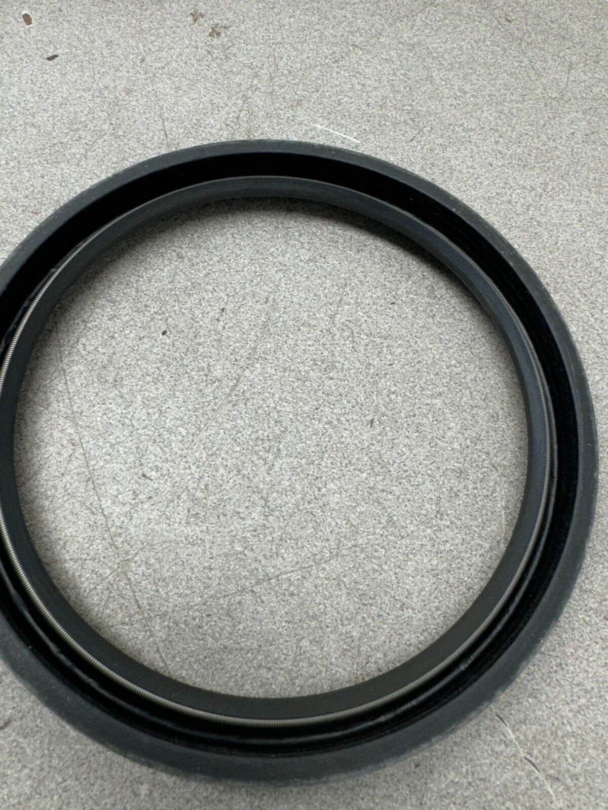 NEW IN BOX PARKER OIL SEAL 2QTR11