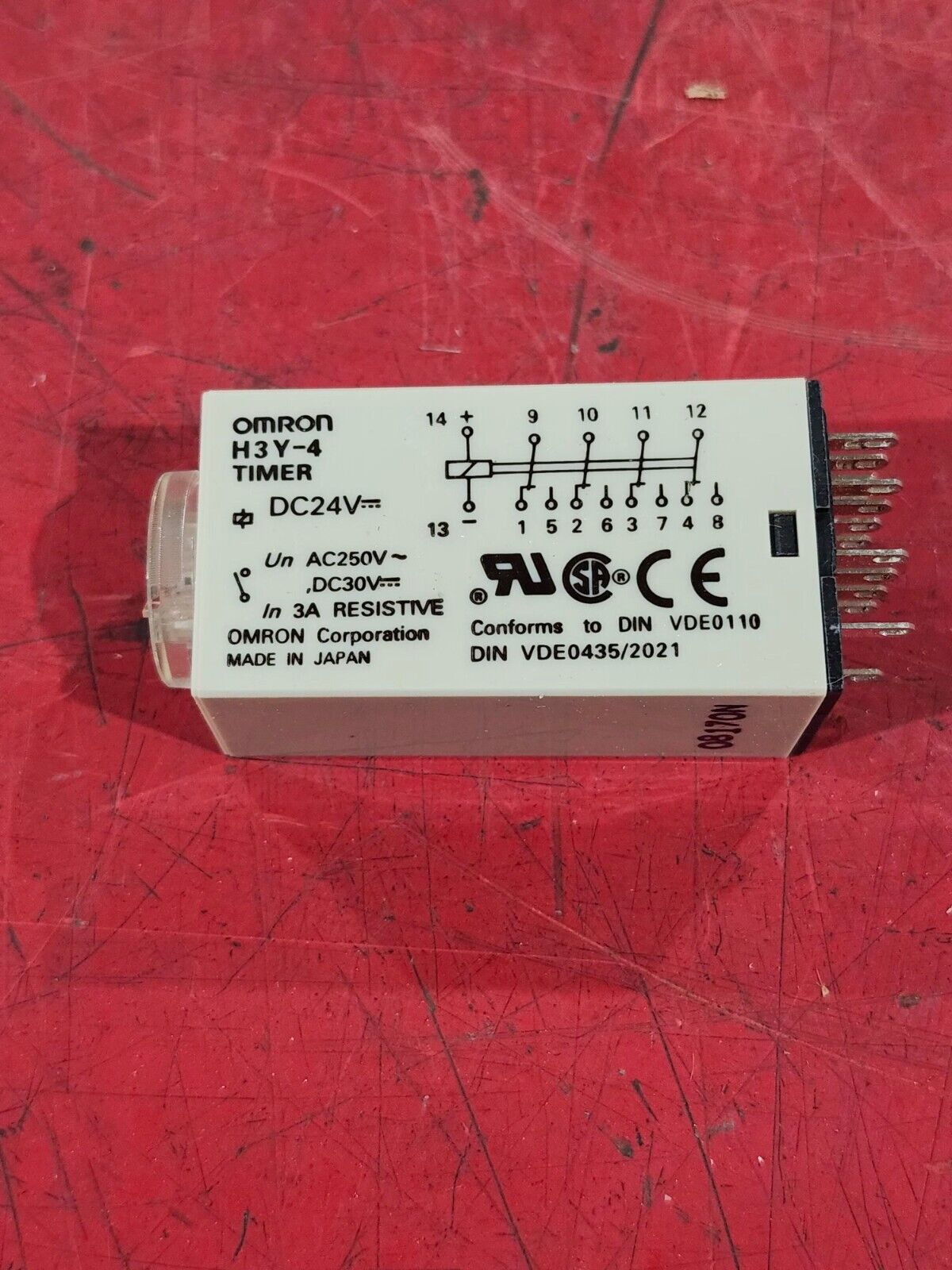 NEW IN BOX OMRON TIMER RELAY H3Y-4 60M